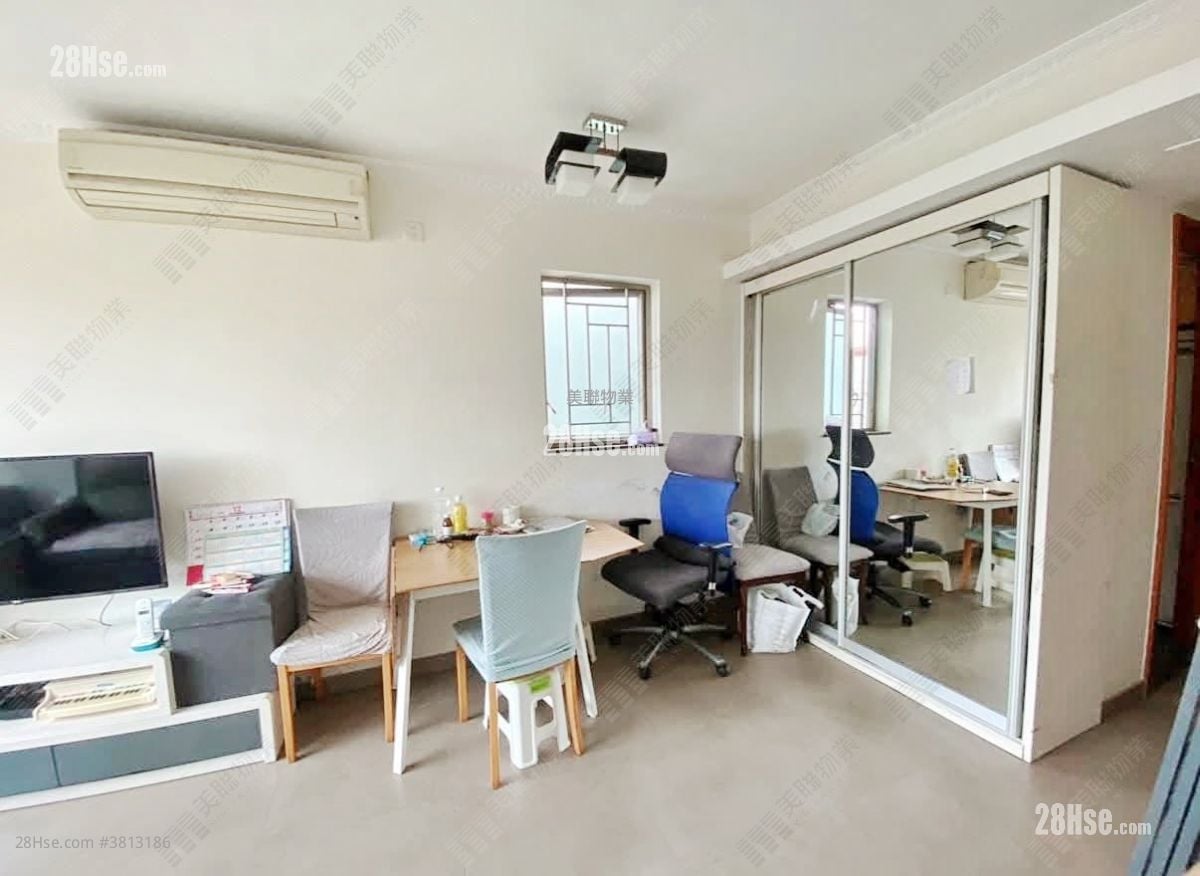 Park Central Sell 2 Bedrooms , 1 Bathroom 465 ft²