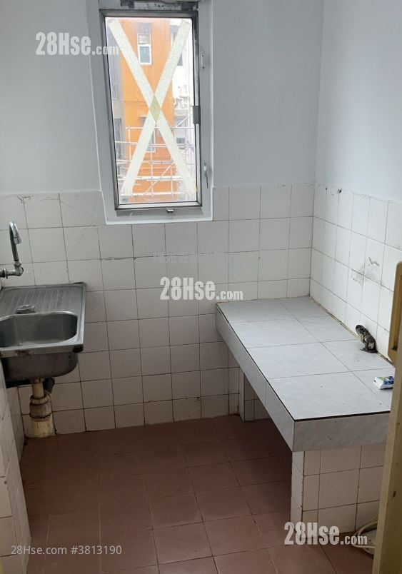 Hung Lee Building Rental 2 Bedrooms 271 ft²