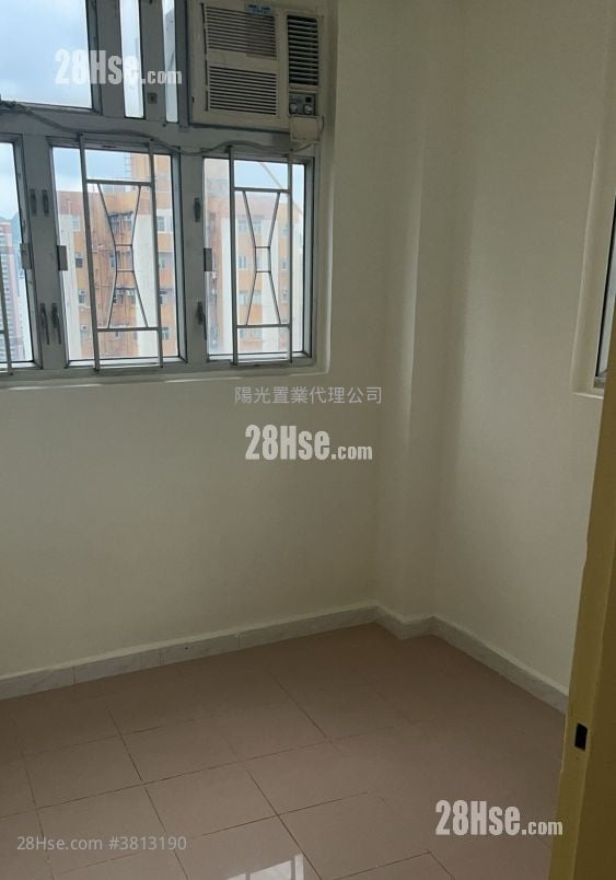 Hung Lee Building Rental 2 Bedrooms 271 ft²