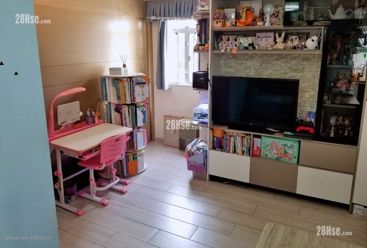 Sunshine Plaza Rental 2 Bedrooms , 1 Bathroom 357 ft²