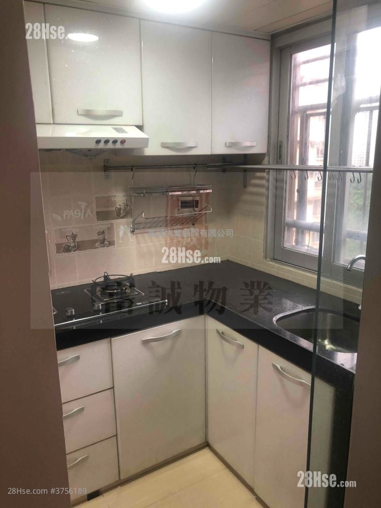Hong Wah Court Sell 2 Bedrooms , 1 Bathroom 380 ft²