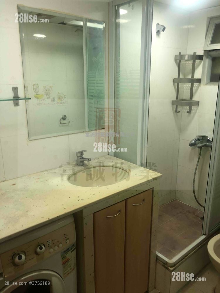 Hong Wah Court Sell 2 Bedrooms , 1 Bathroom 380 ft²