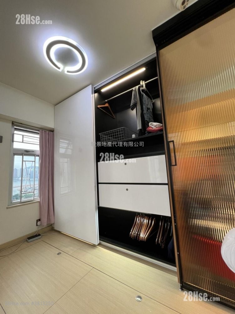 Dollar Building Sell 2 Bedrooms , 1 Bathroom 299 ft²