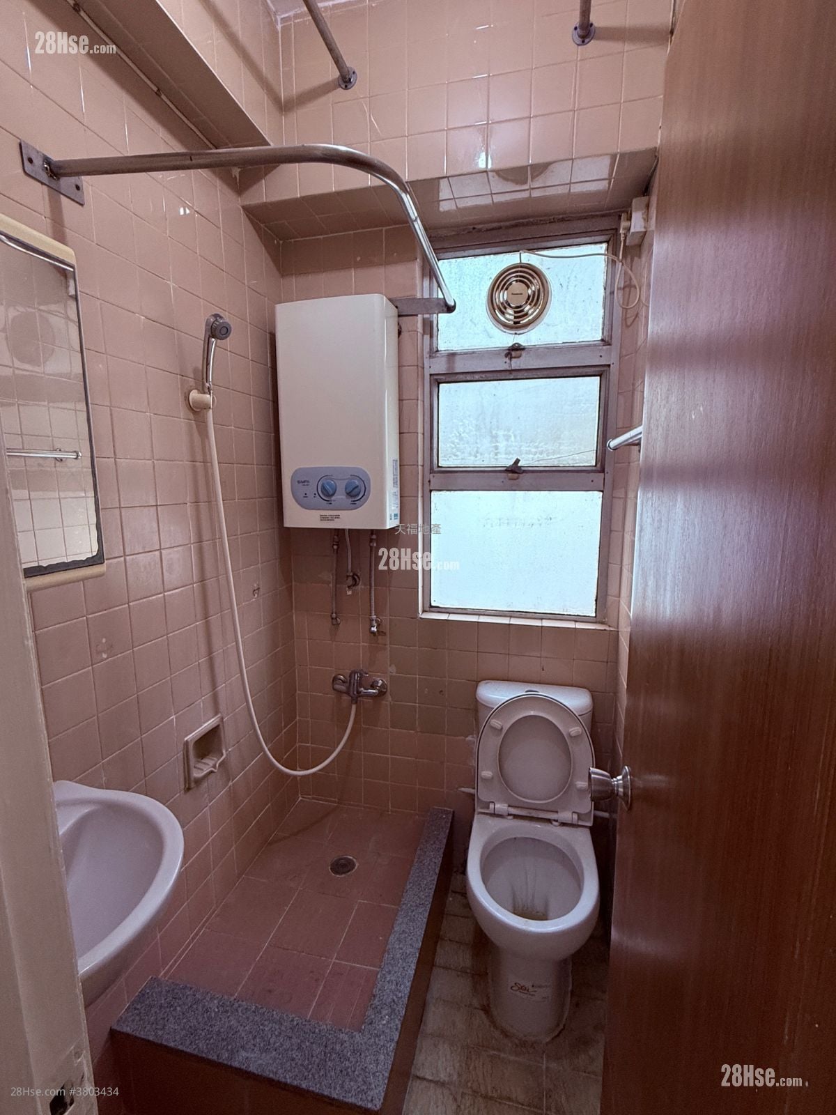 Fu Wing Court Sell Studio , 1 Bathroom 260 ft²