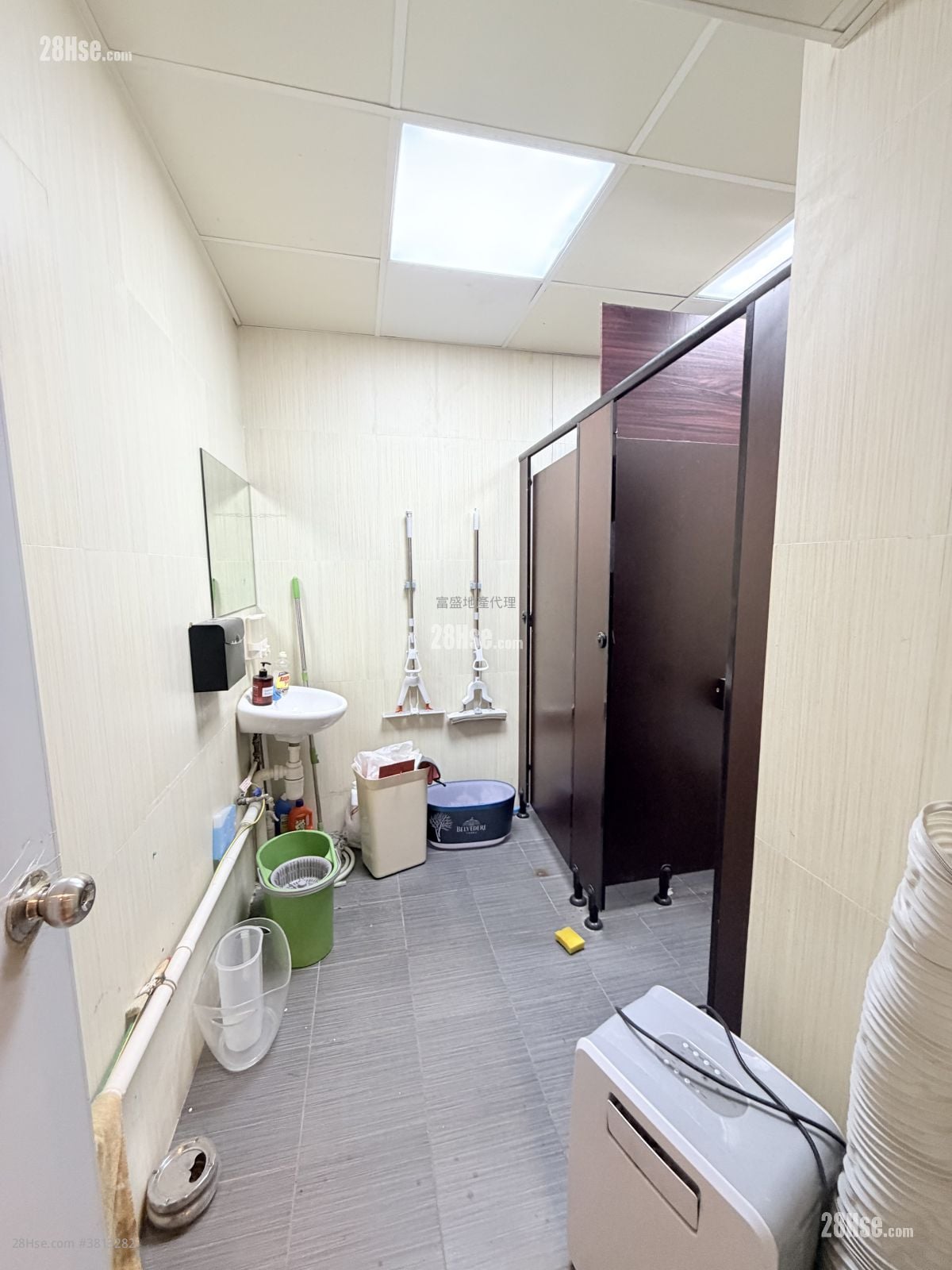 Tong Yuen Factory Building Rental 4 Toilets