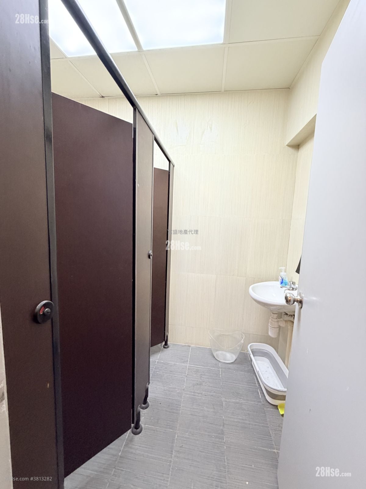 Tong Yuen Factory Building Rental 4 Toilets