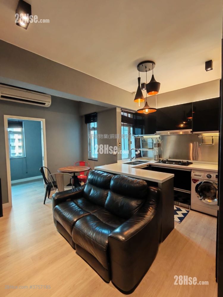 Pearl City Mansion Rental 2 Bedrooms , 1 Bathroom 424 ft²