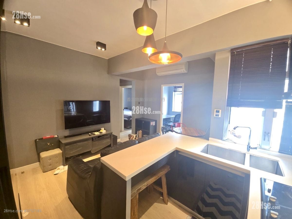 Pearl City Mansion Rental 2 Bedrooms , 1 Bathroom 424 ft²