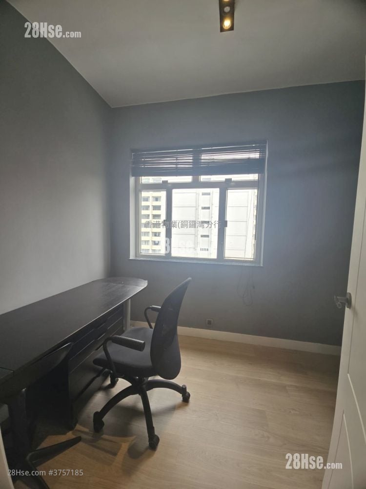 Pearl City Mansion Rental 2 Bedrooms , 1 Bathroom 424 ft²