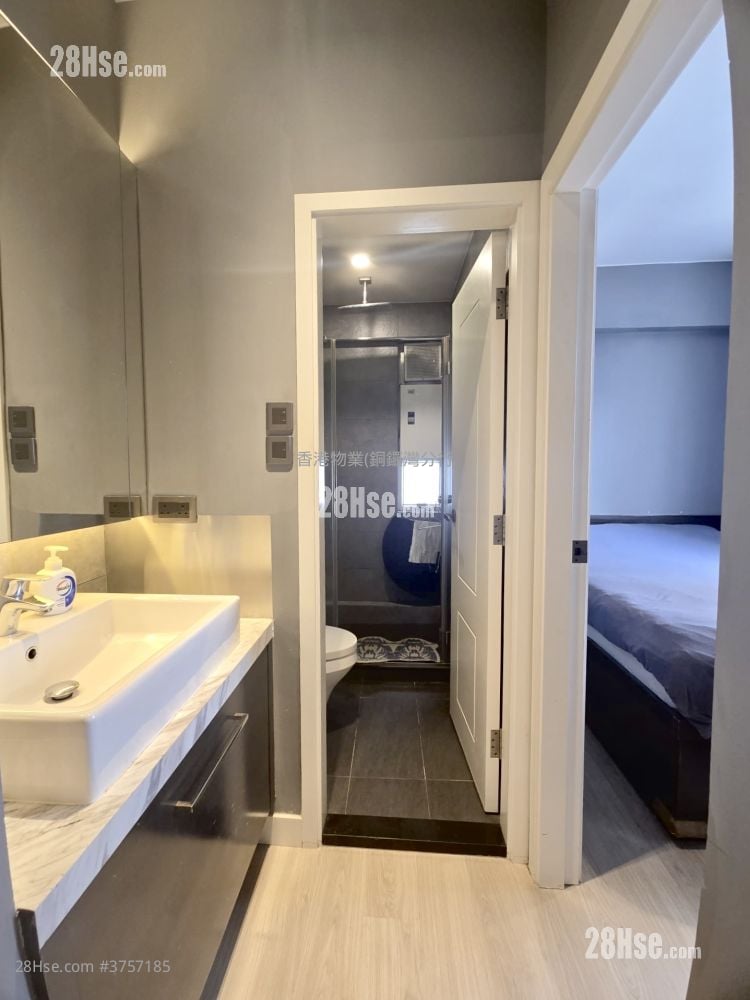 Pearl City Mansion Rental 2 Bedrooms , 1 Bathroom 424 ft²