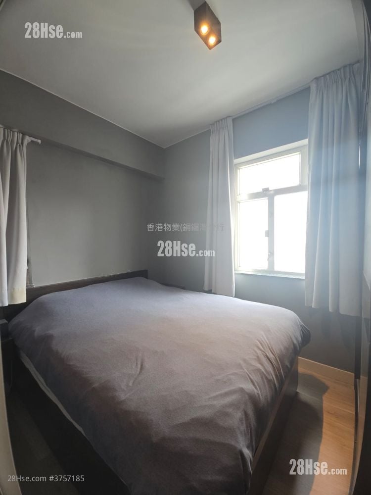 Pearl City Mansion Rental 2 Bedrooms , 1 Bathroom 424 ft²