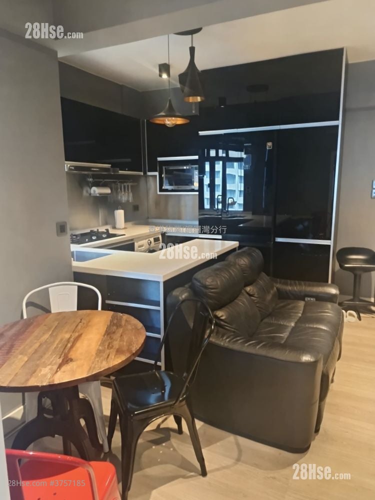 Pearl City Mansion Rental 2 Bedrooms , 1 Bathroom 424 ft²