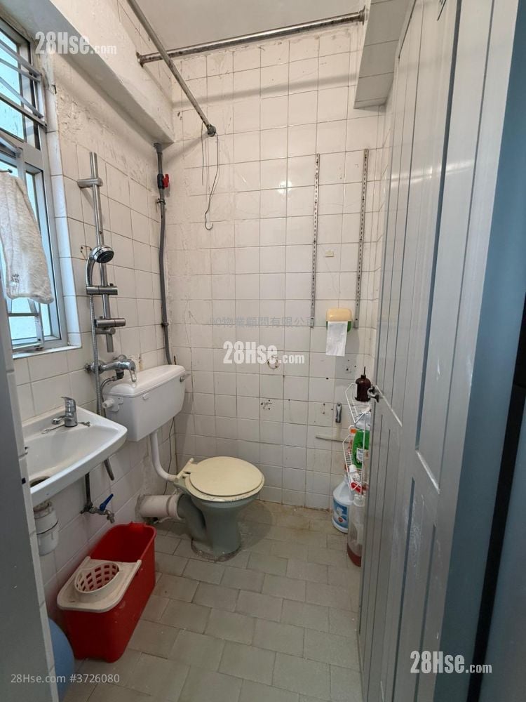 Luen Gay Apartments Sell 382 ft²