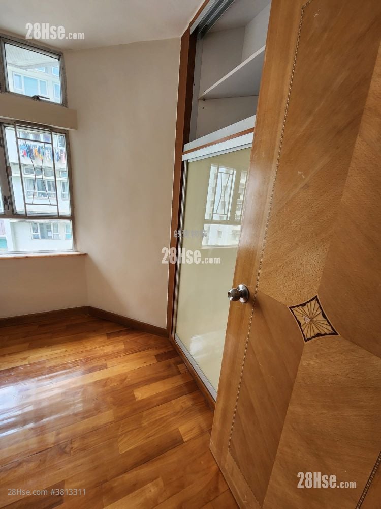 Whampoa Garden Sell 3 Bedrooms , 2 Bathrooms 639 ft²