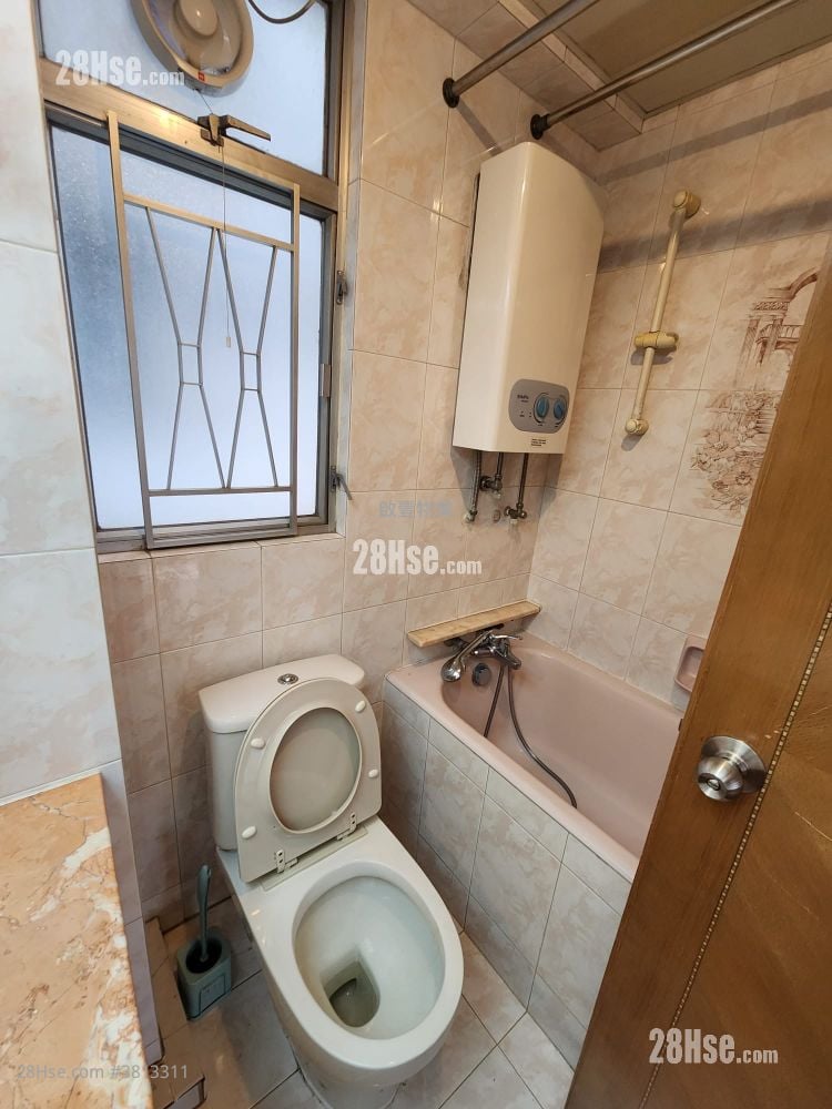 Whampoa Garden Sell 3 Bedrooms , 2 Bathrooms 639 ft²