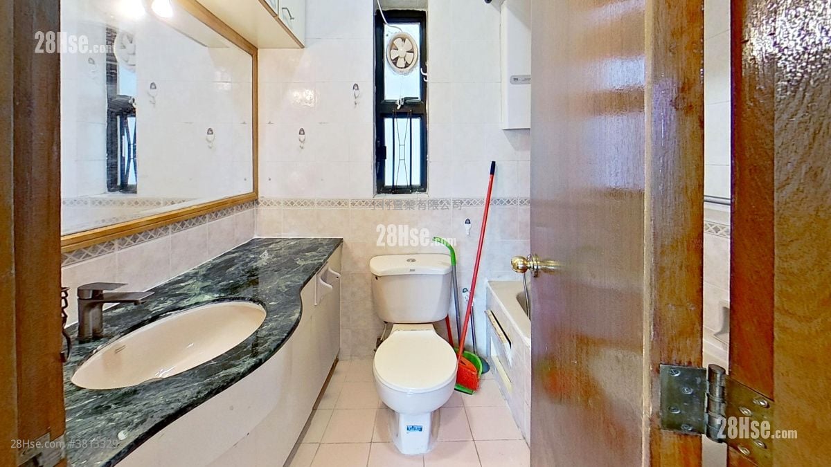 浴室: 仁和大廈 租盤 2 房 , 1 浴室 422 平方呎