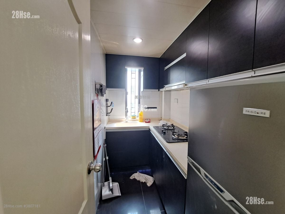 Luk Yeung Sun Chuen Rental 2 Bedrooms , 1 Bathroom 445 ft²