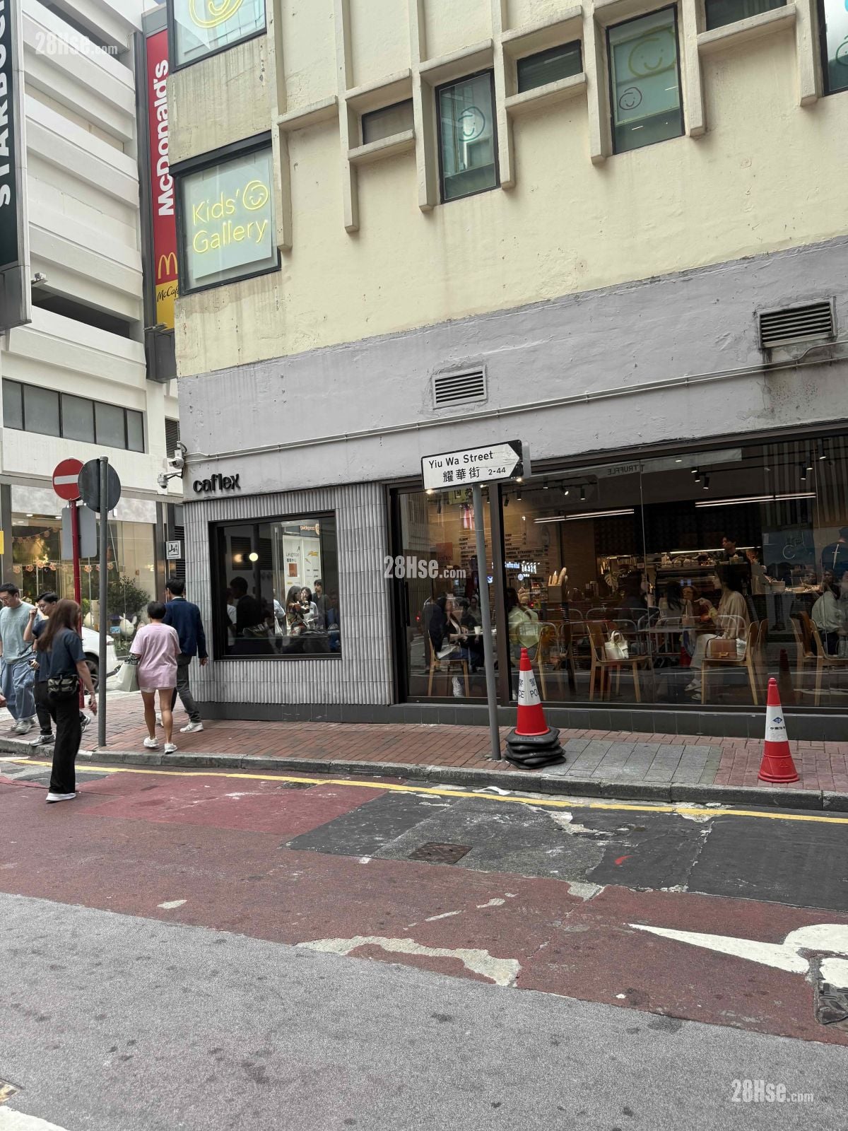 毗邻人气咖啡店