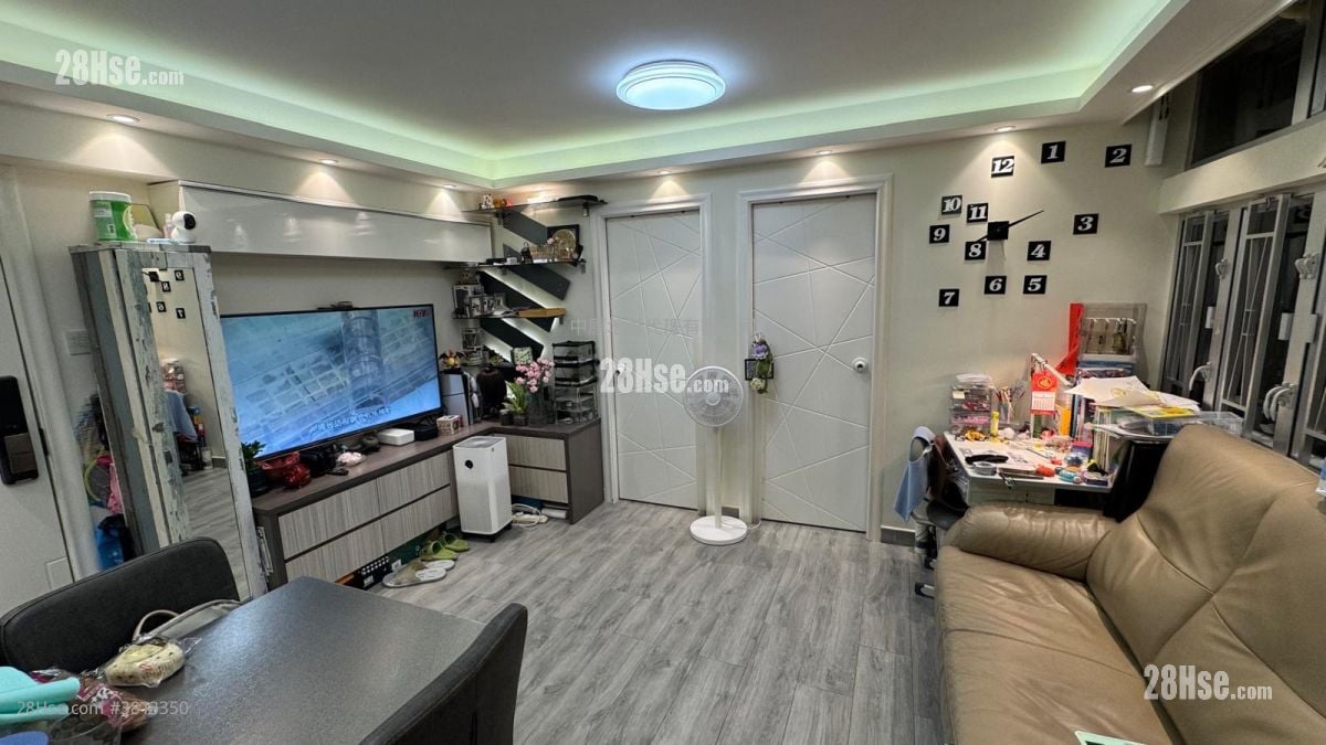 Choi Po Court Sell 2 Bedrooms , 1 Bathroom 363 ft²