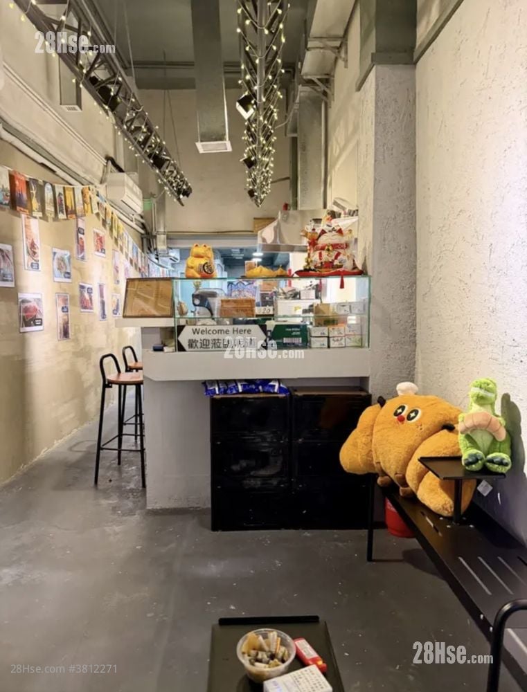 内部装修免顶手费，小食牌20座位可转让，冷气及生财工具齐全