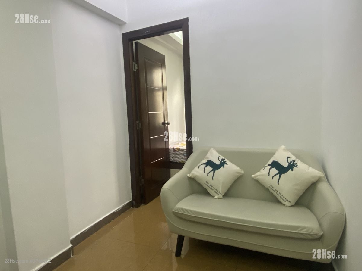 Champagne Court Rental Studio , 1 Bathroom 120 ft²