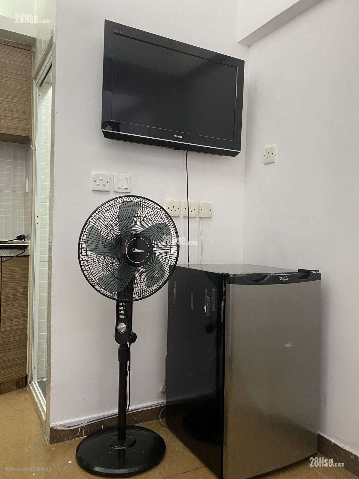 Champagne Court Rental Studio , 1 Bathroom 120 ft²