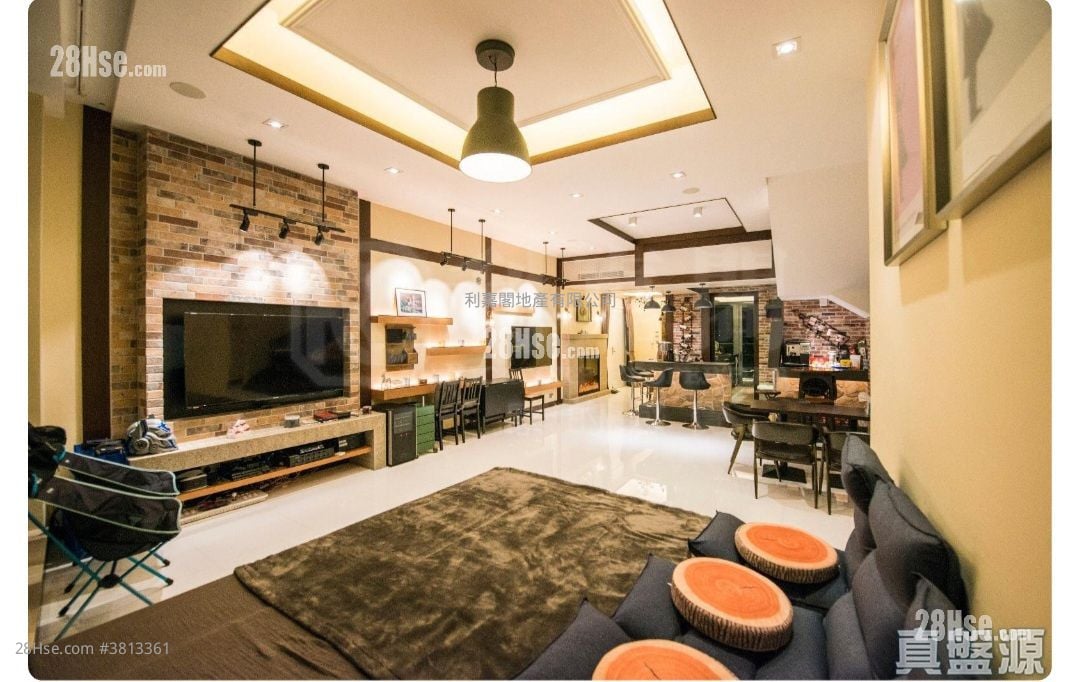 Manhattan Hill Sell 5+ Bedrooms , 4 Bathrooms 2,042 ft²