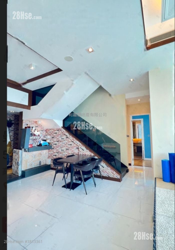 Manhattan Hill Sell 5+ Bedrooms , 4 Bathrooms 2,042 ft²