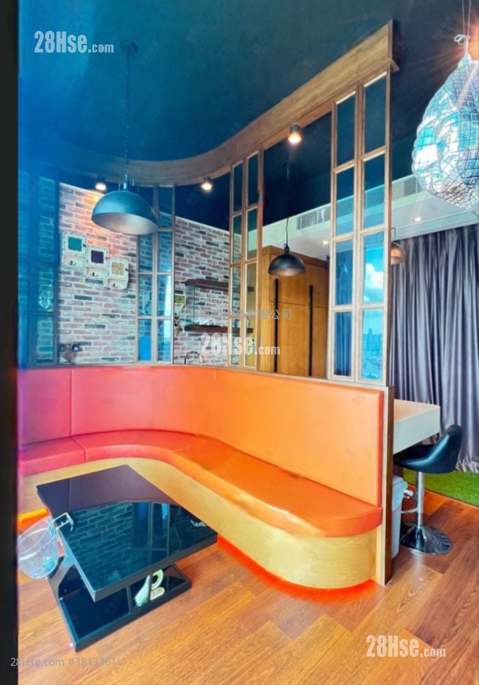 Manhattan Hill Sell 5+ Bedrooms , 4 Bathrooms 2,042 ft²