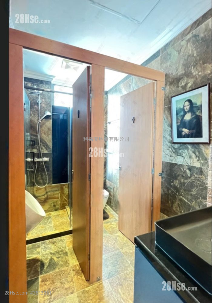 Manhattan Hill Sell 5+ Bedrooms , 4 Bathrooms 2,042 ft²