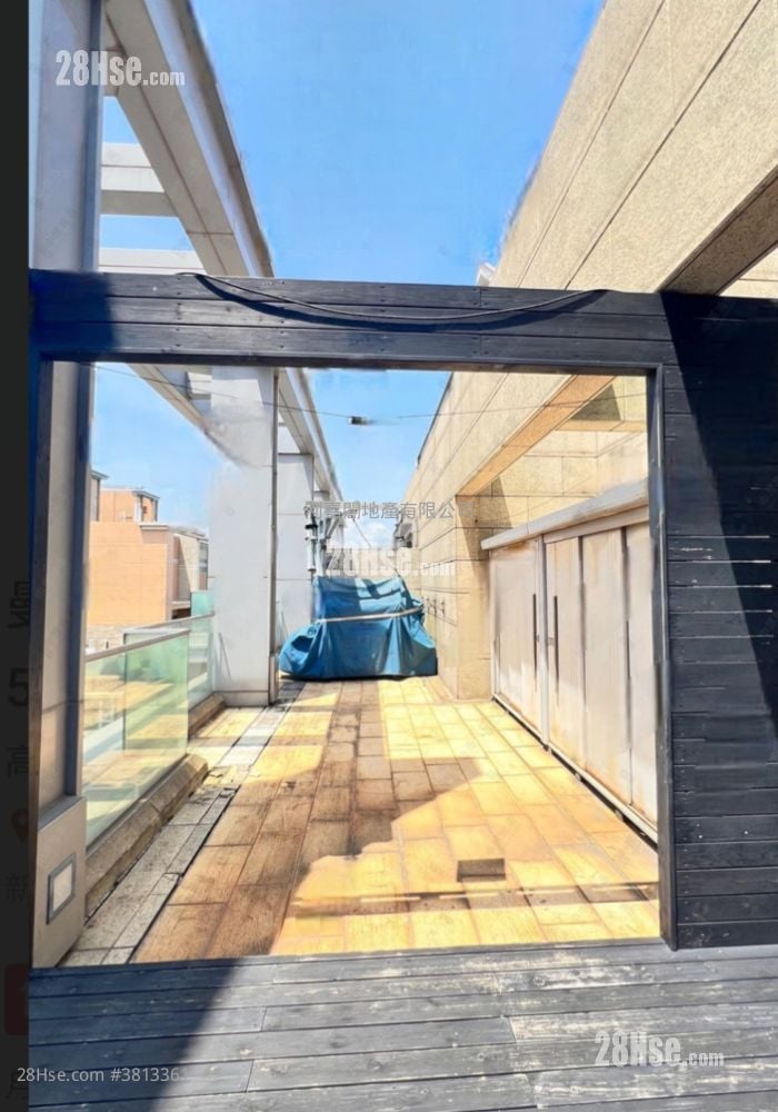 Manhattan Hill Sell 5+ Bedrooms , 4 Bathrooms 2,042 ft²