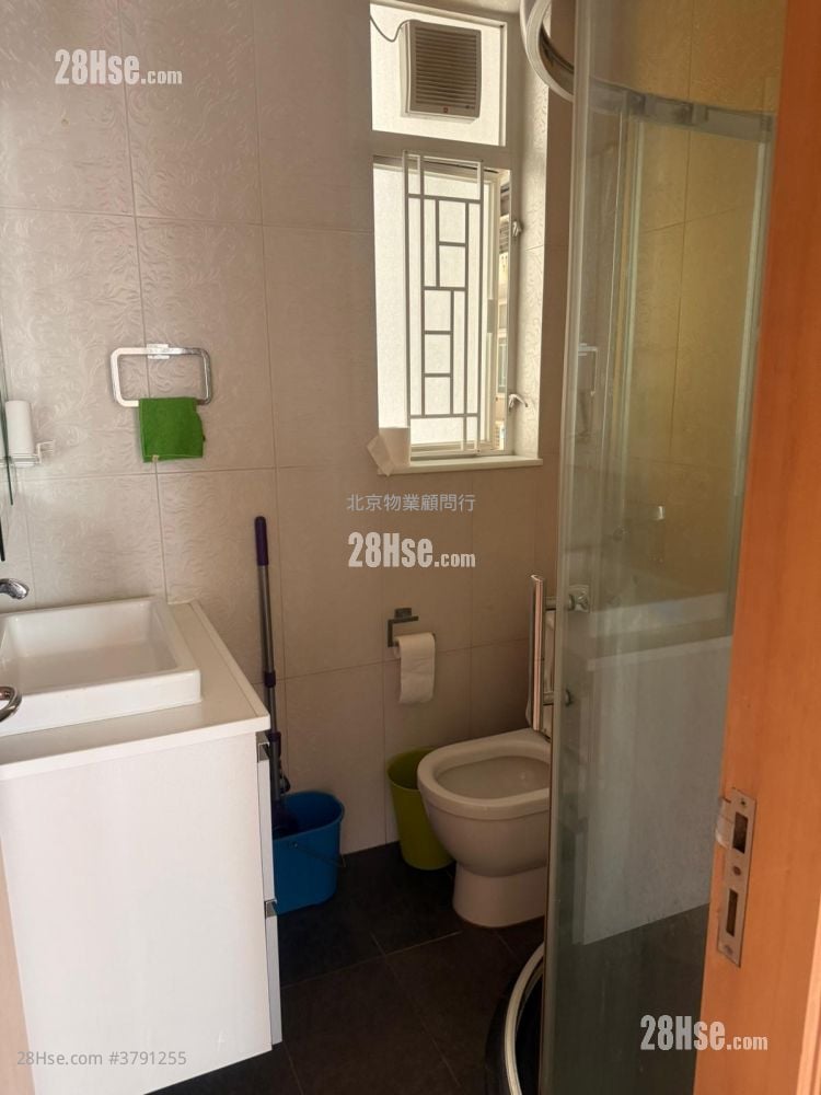 逸桦园 租盘 4 房 , 2 浴室 821 平方尺