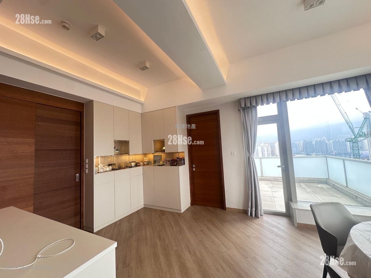 City Hub Sell 3 Bedrooms , 2 Bathrooms 797 ft²