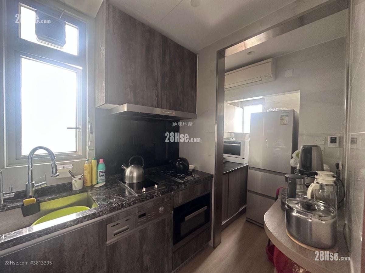 City Hub Sell 3 Bedrooms , 2 Bathrooms 797 ft²