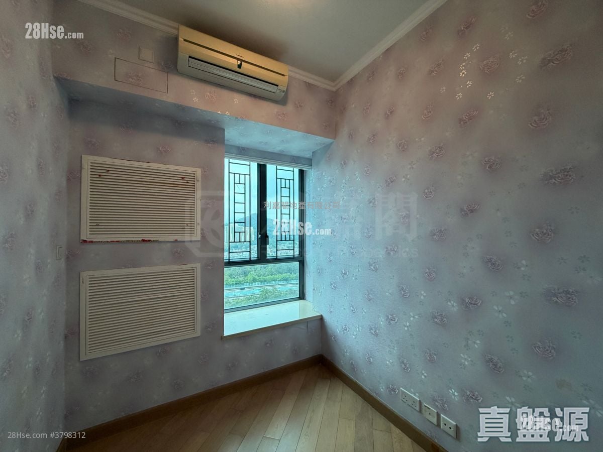 Yoho Midtown Rental 4 Bedrooms , 2 Bathrooms 1,026 ft²