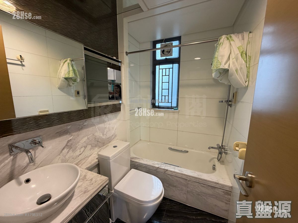 Yoho Midtown Rental 4 Bedrooms , 2 Bathrooms 1,026 ft²