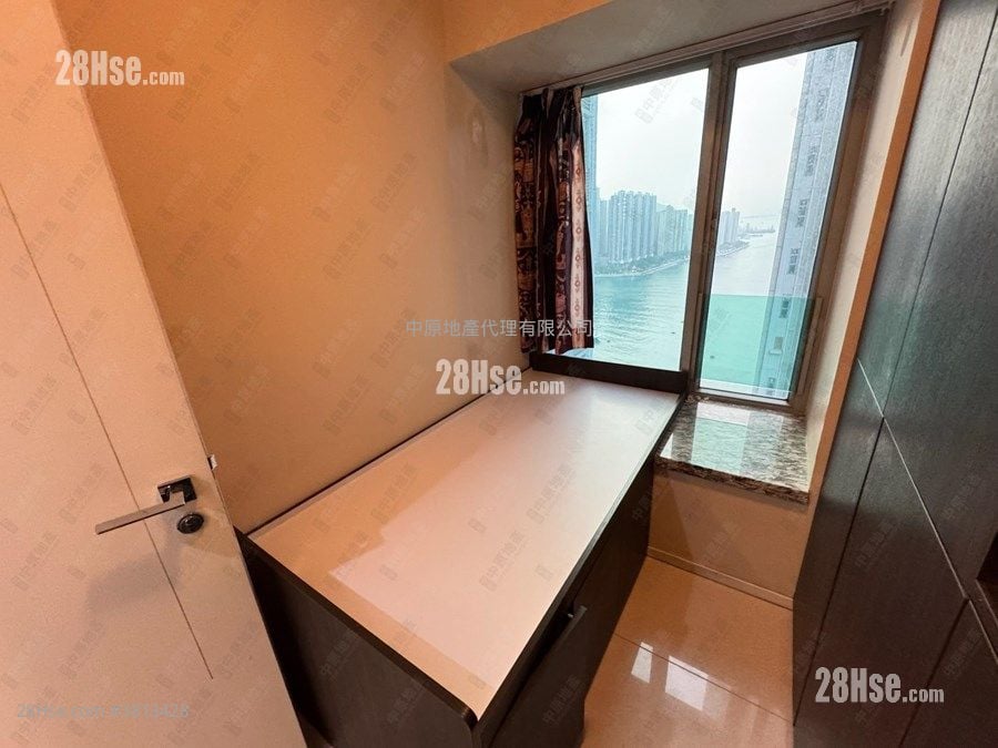 City Point Rental 3 Bedrooms , 2 Bathrooms 750 ft²