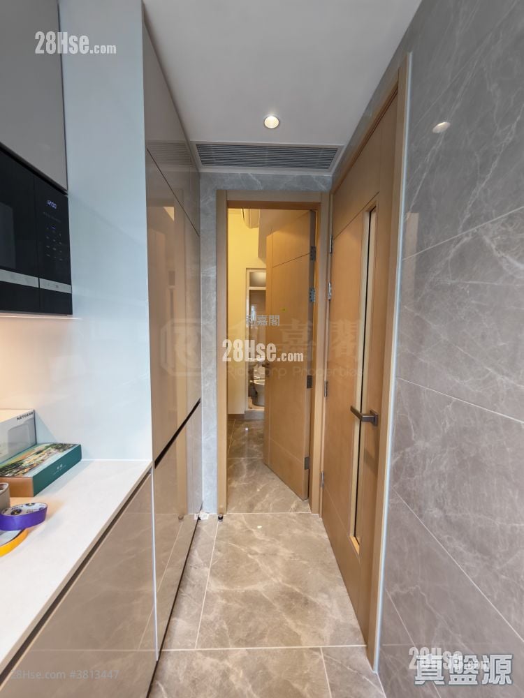 Grand Mayfair  Rental 3 Bedrooms , 2 Bathrooms 763 ft²