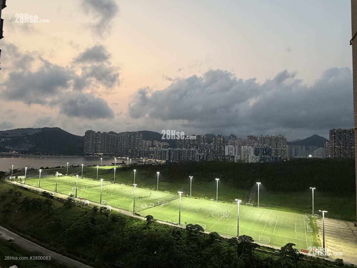 致蓝天 租盘 4 房 , 2 浴室 950 平方尺