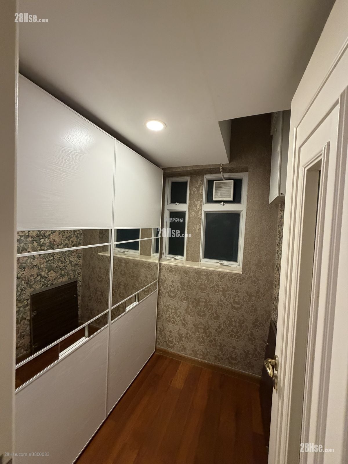 致蓝天 租盘 4 房 , 2 浴室 950 平方尺