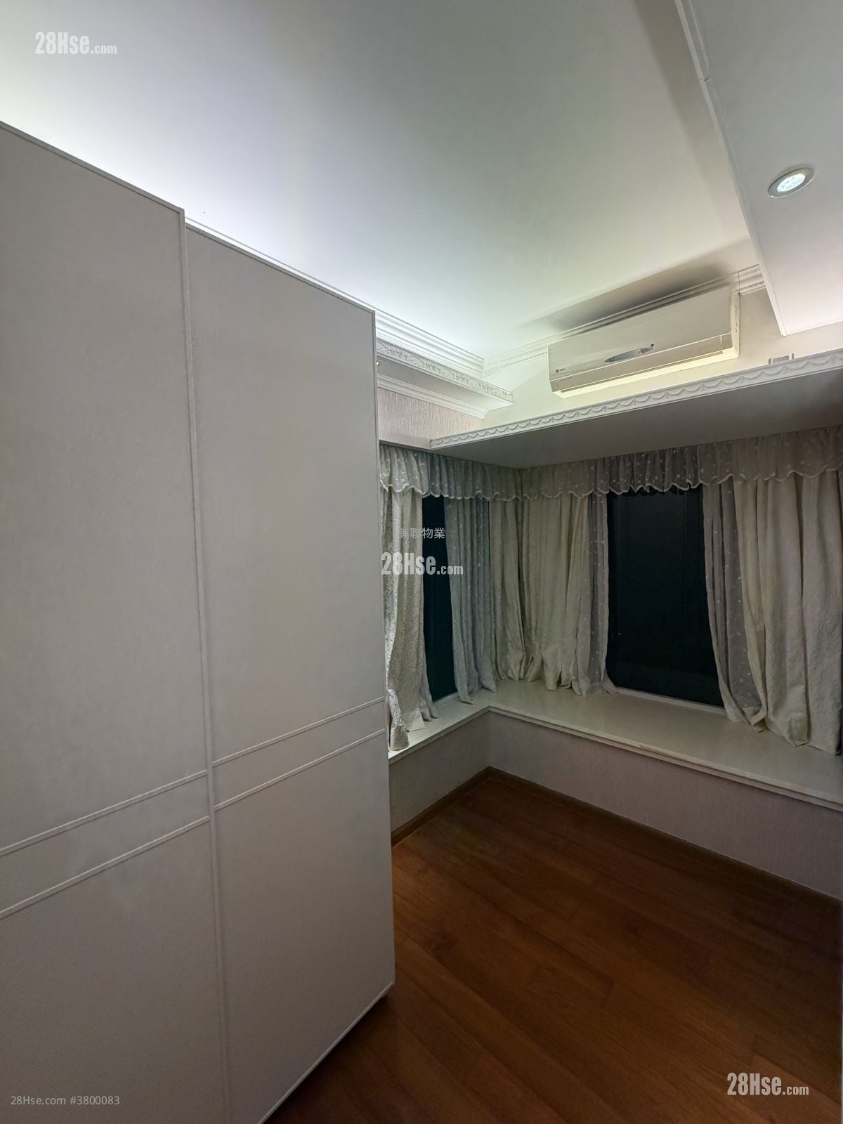 致蓝天 租盘 4 房 , 2 浴室 950 平方尺