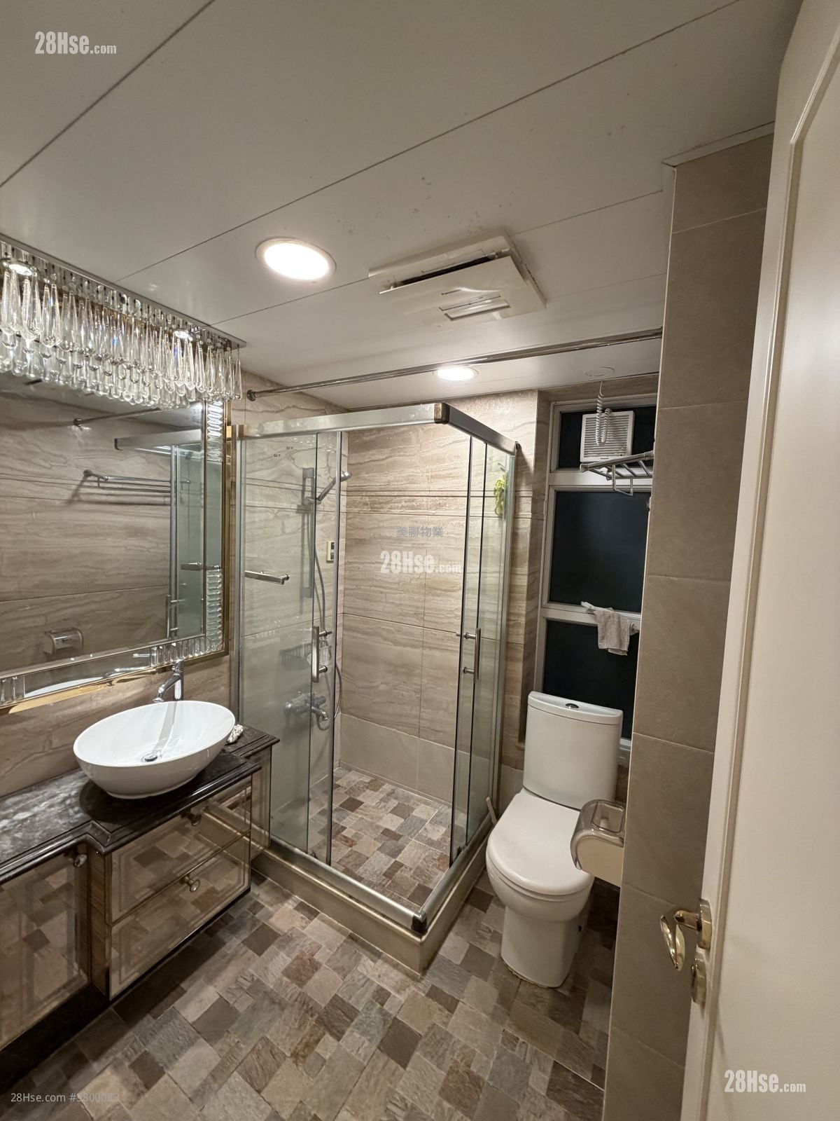 致蓝天 租盘 4 房 , 2 浴室 950 平方尺