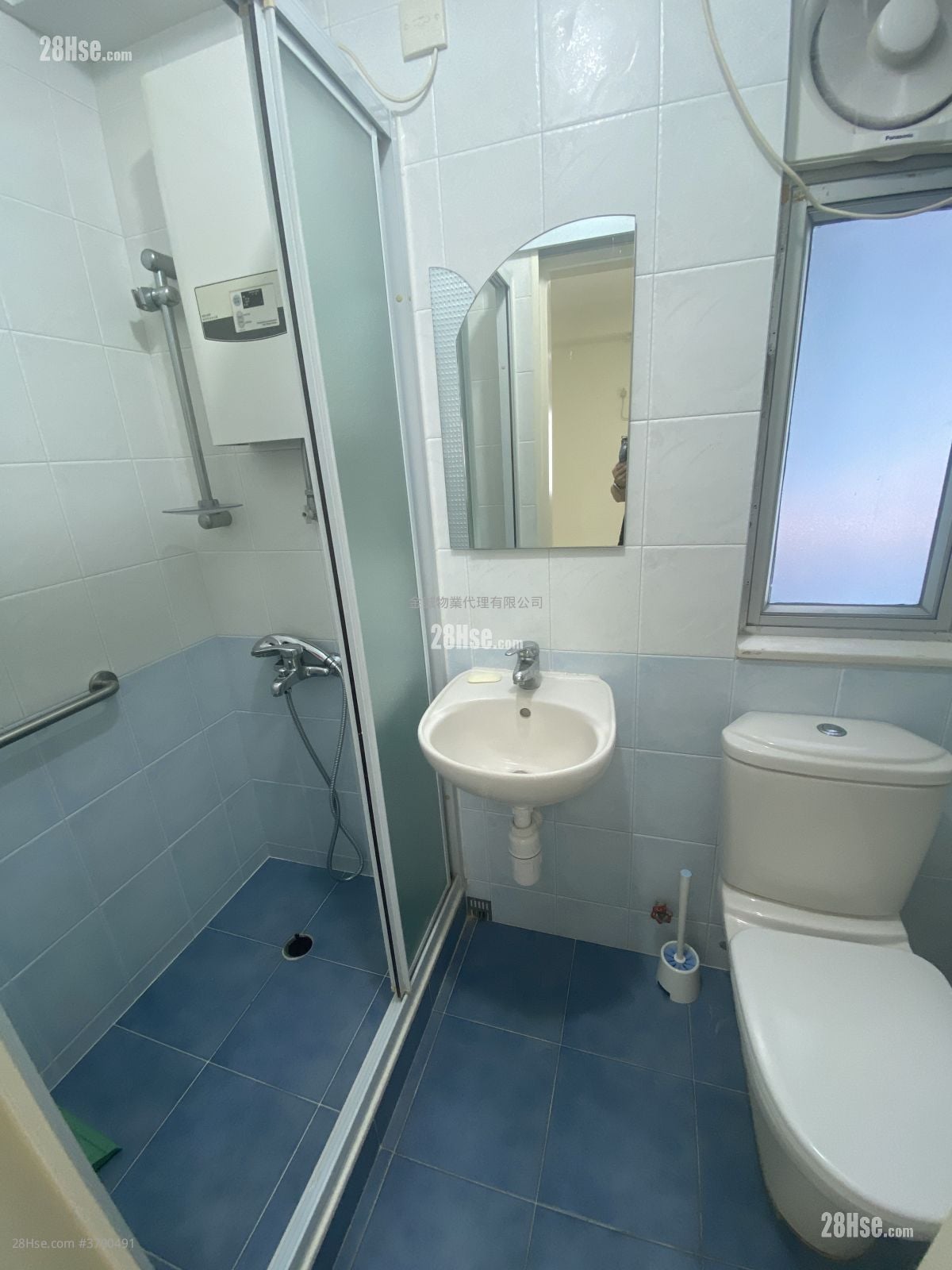 浴室: 裕利大厦 租盘 2 房 , 1 浴室 284 平方尺