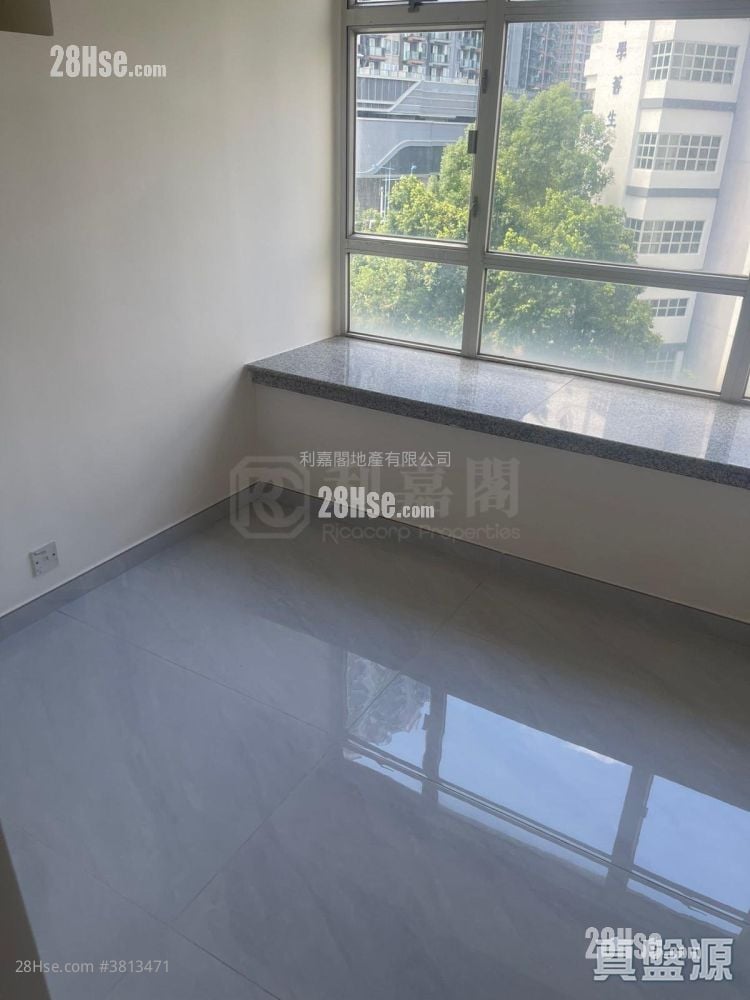 Kingswood Villas Sell 2 Bedrooms 446 ft²