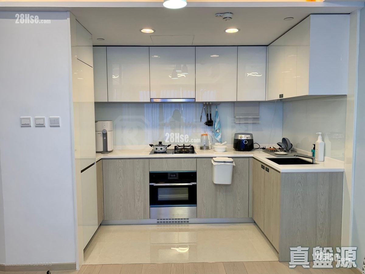 Sea To Sky Sell 2 Bedrooms , 1 Bathroom 468 ft²