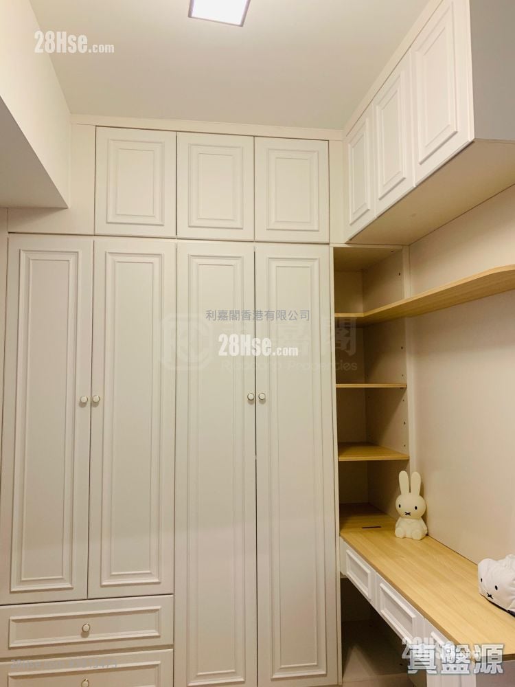 Sea To Sky Sell 2 Bedrooms , 1 Bathroom 468 ft²