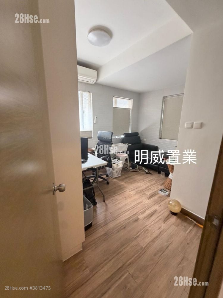 Regent Court Sell 3 Bedrooms , 2 Bathrooms 1,490 ft²