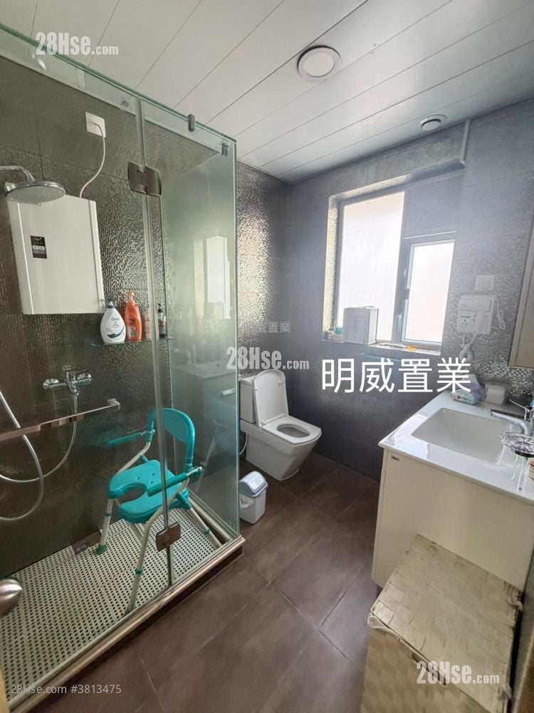 Regent Court Sell 3 Bedrooms , 2 Bathrooms 1,490 ft²