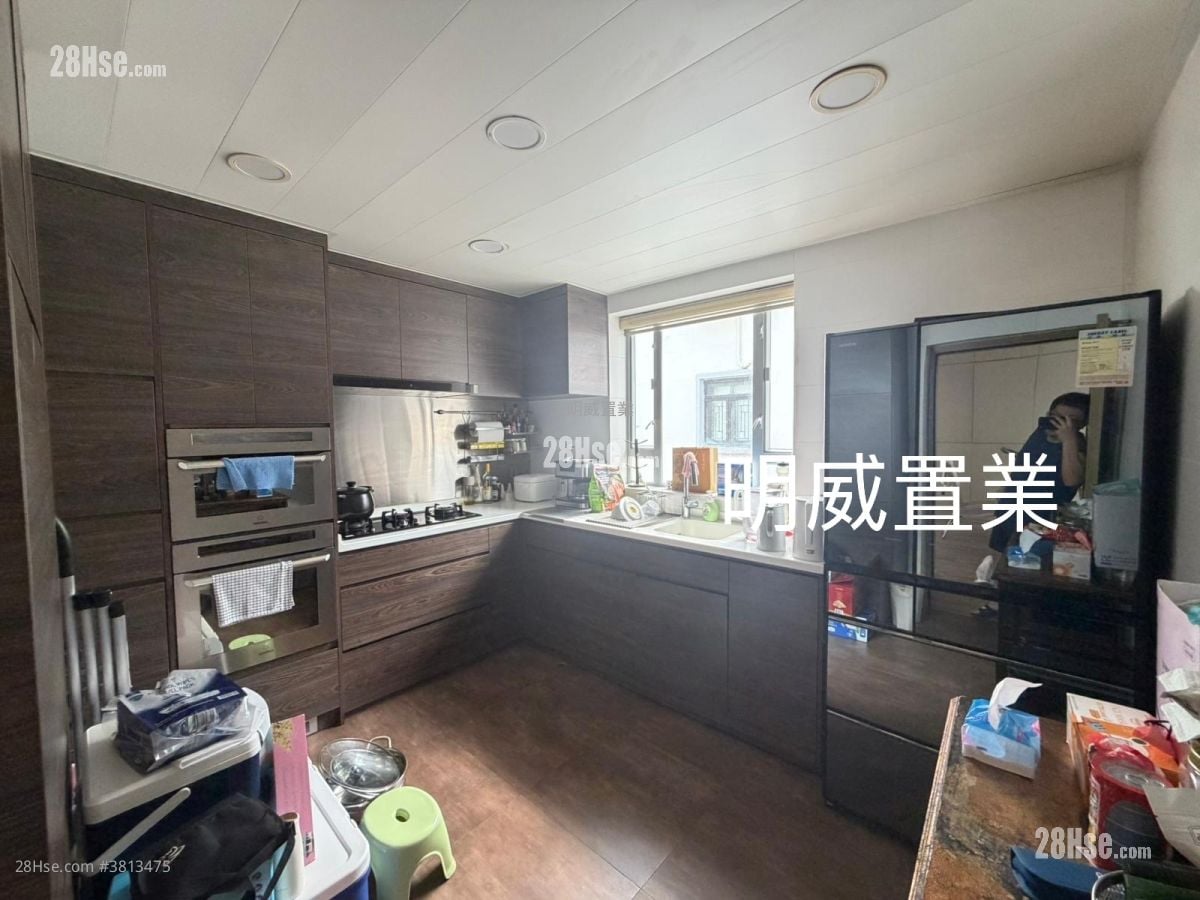 Regent Court Sell 3 Bedrooms , 2 Bathrooms 1,490 ft²