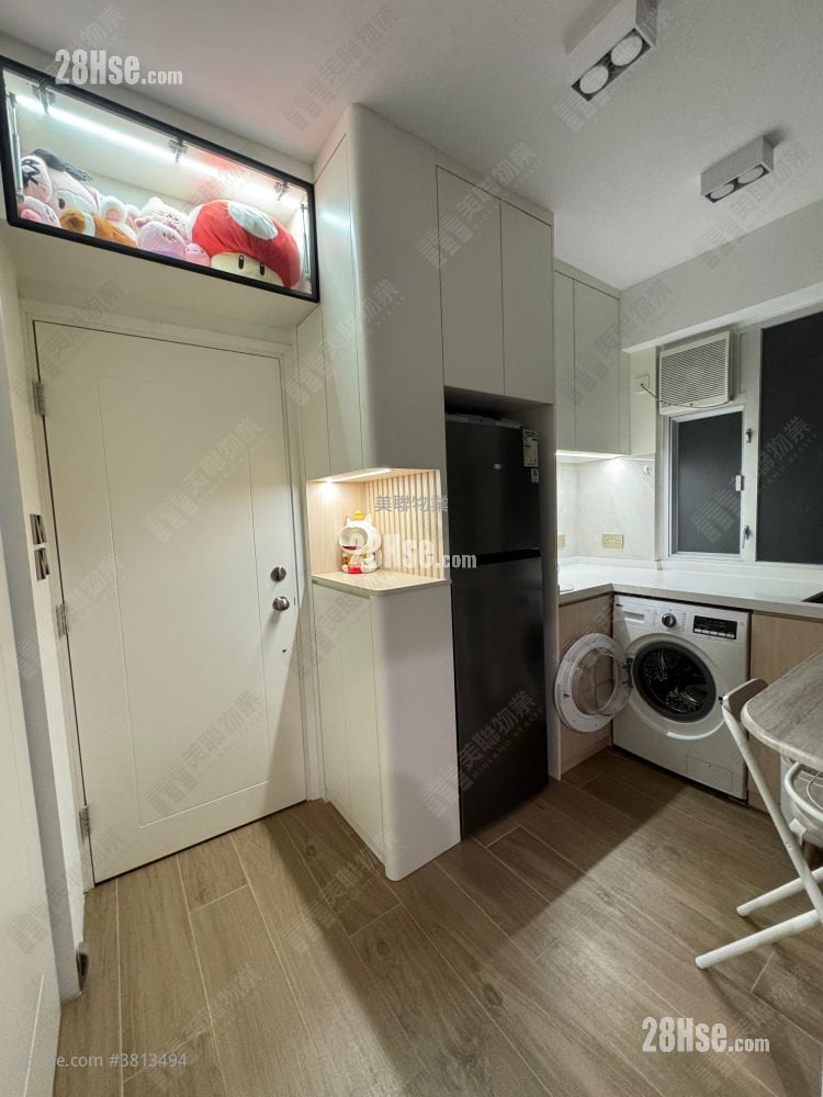 Man Bo Building Sell 1 Bedroom , 1 Bathroom 254 ft²